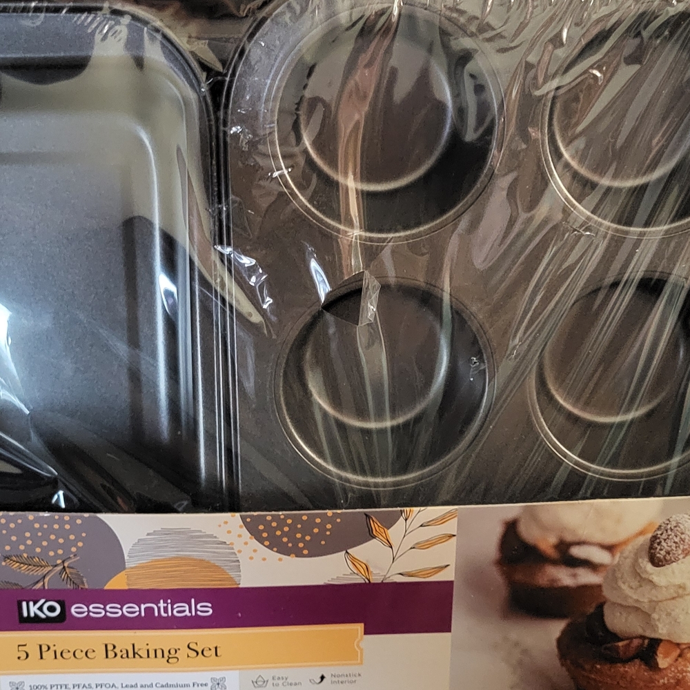 Essentials Black Bakeware Set for Kitchen